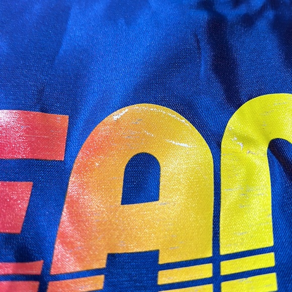 Windbreaker - Picture 3 of 7